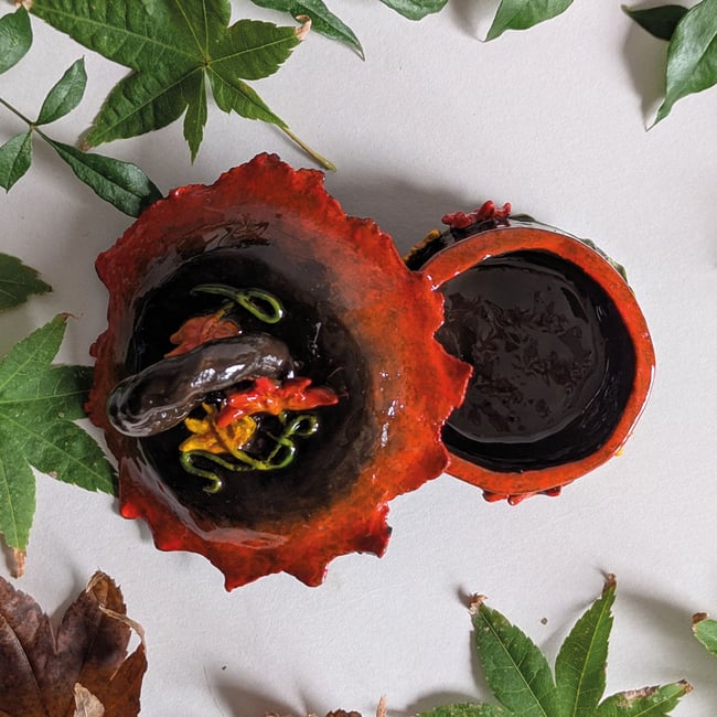 Maple Leaves Pot