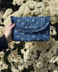 Image 2 of Lille clutch med flæse 001