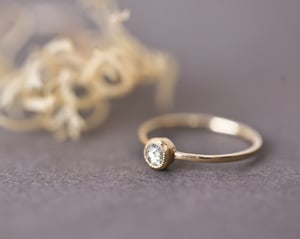 Image of *SALE - was £1850* 18ct Yellow gold, yellow-grey diamond ring (LON235)