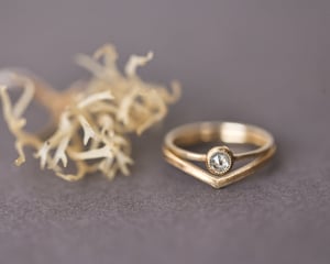 Image of *SALE - was £1850* 18ct Yellow gold, yellow-grey diamond ring (LON235)