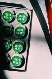 Image 1 of Button SUPERKRAFT - 37 mm  / Grün-Weiss