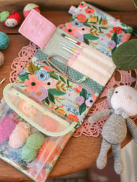 Image 1 of Pochette CROCHET MAEUM "FLEURS"