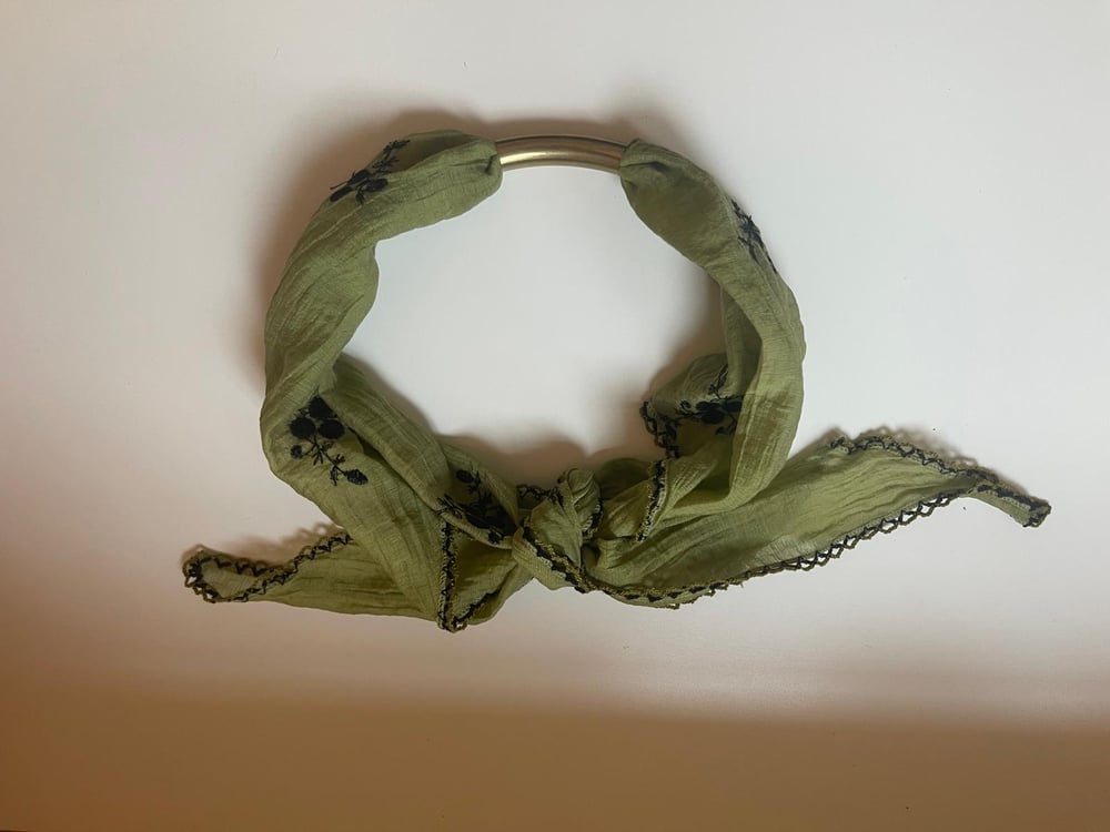 Image of  Lenço Branco Borddo Verde