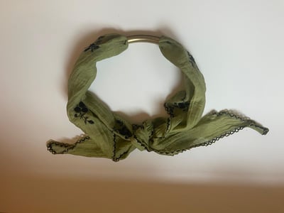 Image of  Lenço Branco Borddo Verde