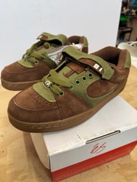 Image 1 of NOS Es accel plus size 9.5