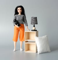 Image 2 of 1:6 lamp - black&white