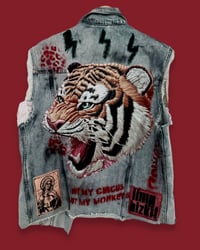 Image 2 of FESTIVAL GILET ¥ VINTAGE WESTE ¥ TIGER ¥ UNISEX ¥ UPCYCLED ¥ IBIZA