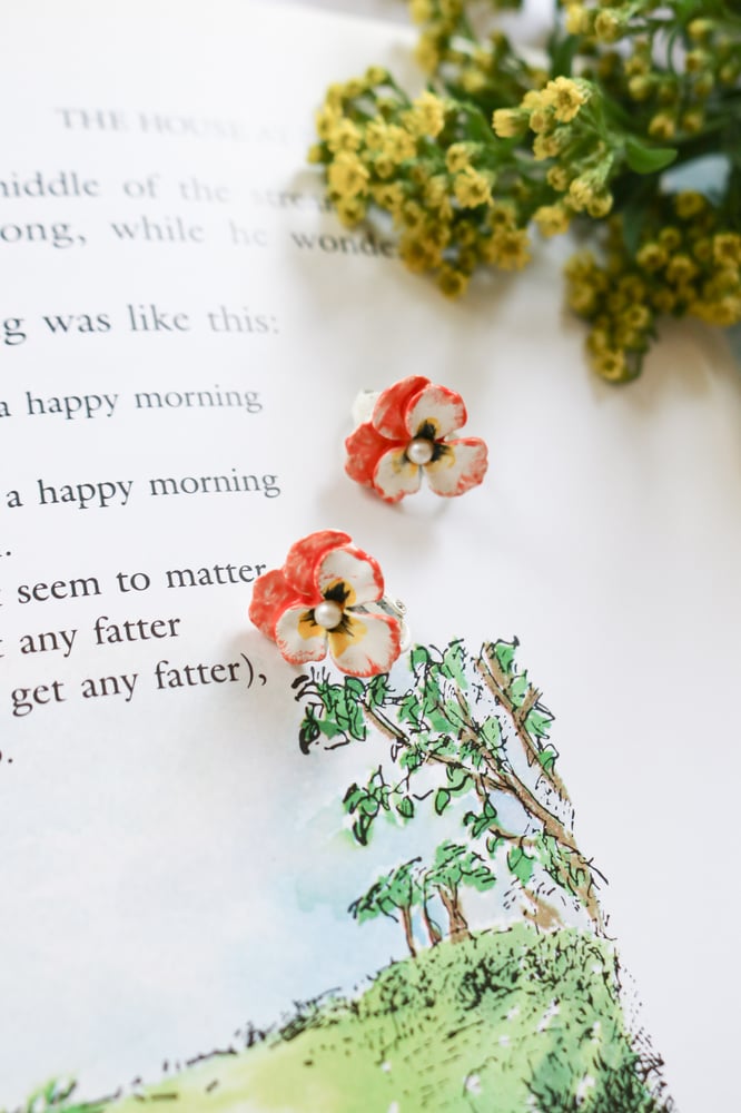 Image of Adorable Vintage Pansy Clip-on Earrings with Faux Pearl