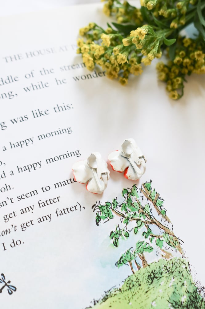 Image of Adorable Vintage Pansy Clip-on Earrings with Faux Pearl