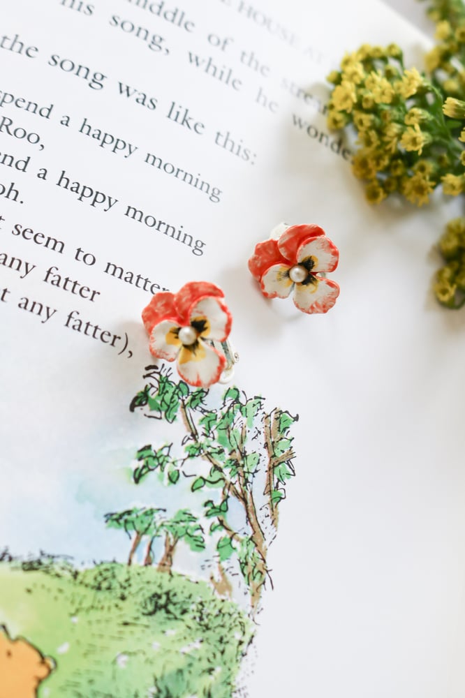 Image of Adorable Vintage Pansy Clip-on Earrings with Faux Pearl