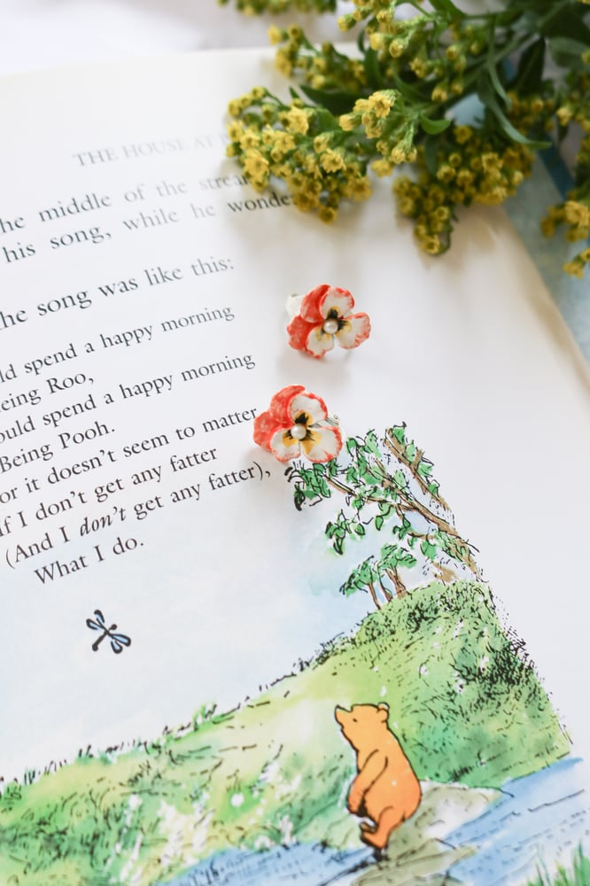 Image of Adorable Vintage Pansy Clip-on Earrings with Faux Pearl