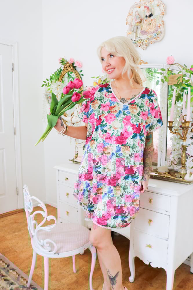 Image of Vintage Whimsical Floral Filled Silky Nightgown (S/M)