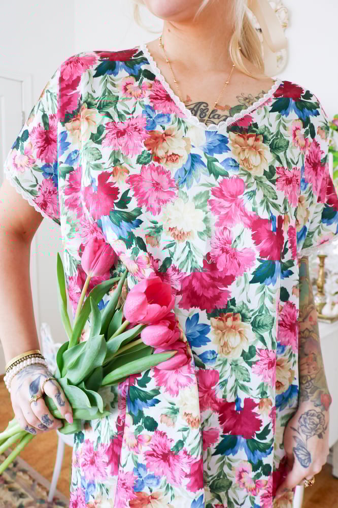 Image of Vintage Whimsical Floral Filled Silky Nightgown (S/M)