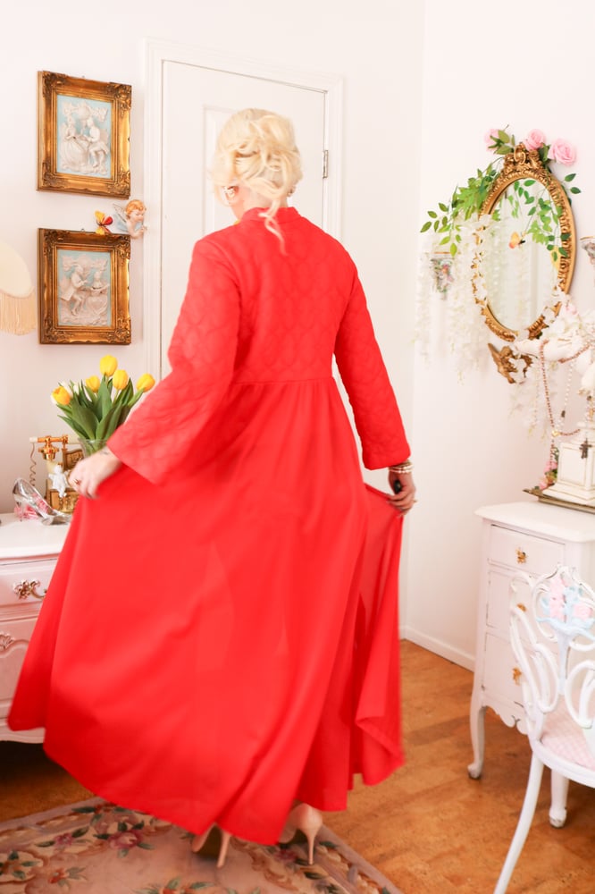 Image of STUNNING 70s Deena Rich Red Dressing Robe with Flower Buttons (Small)