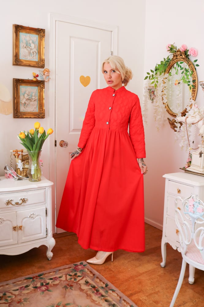 Image of STUNNING 70s Deena Rich Red Dressing Robe with Flower Buttons (Small)