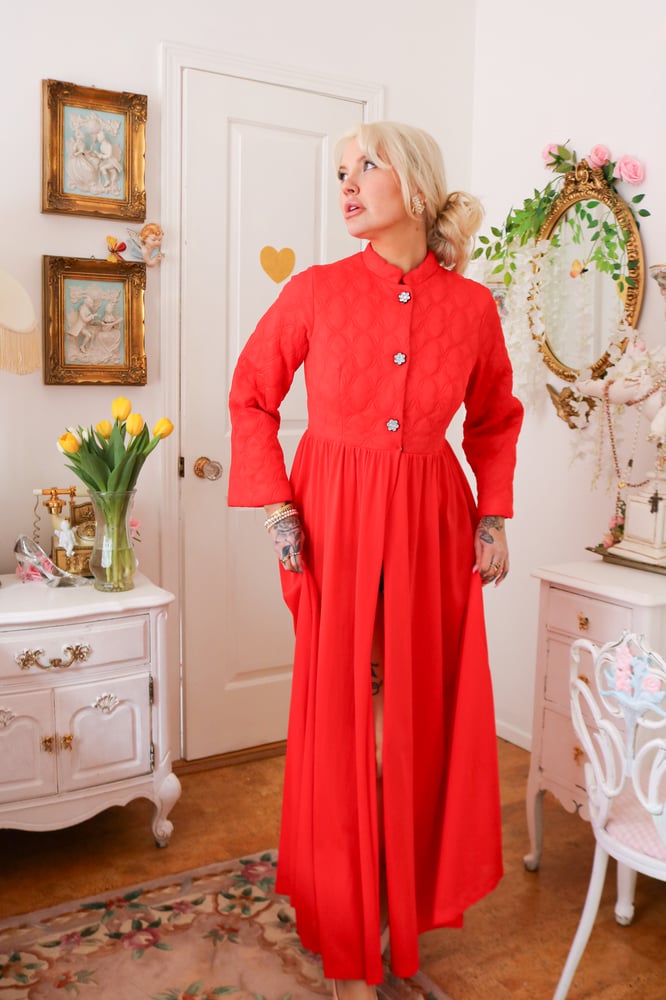Image of STUNNING 70s Deena Rich Red Dressing Robe with Flower Buttons (Small)