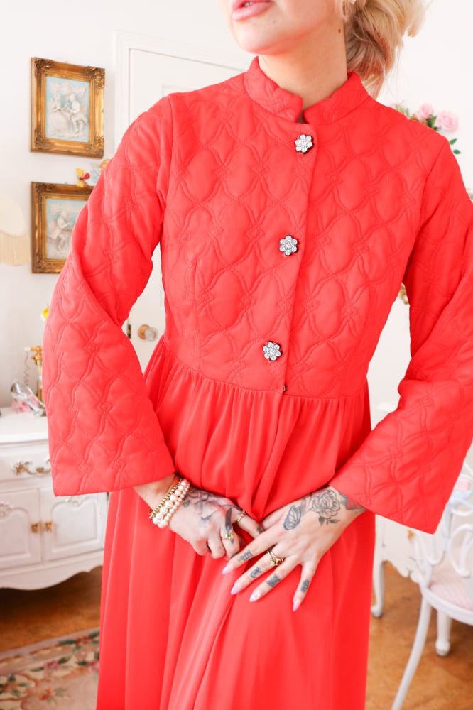 Image of STUNNING 70s Deena Rich Red Dressing Robe with Flower Buttons (Small)