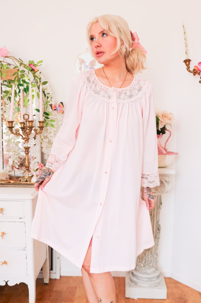 Image of Vintage 1970s Gilead Pastel Pink Button Up House Robe (Medium)