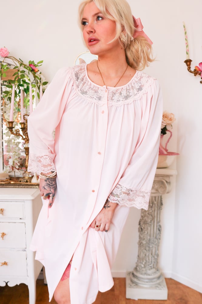 Image of Vintage 1970s Gilead Pastel Pink Button Up House Robe (Medium)