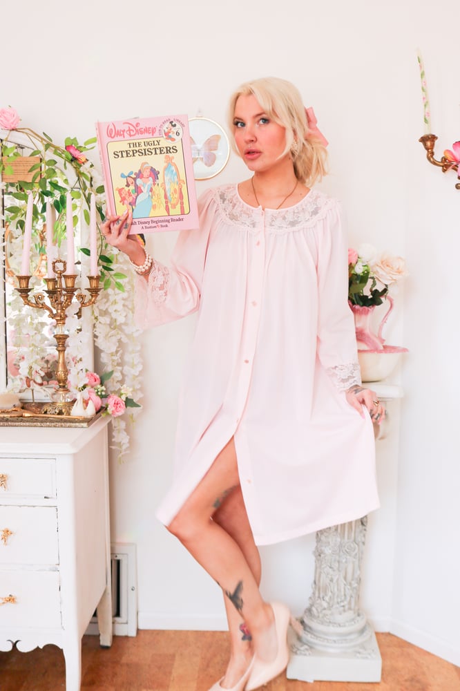 Image of Vintage 1970s Gilead Pastel Pink Button Up House Robe (Medium)