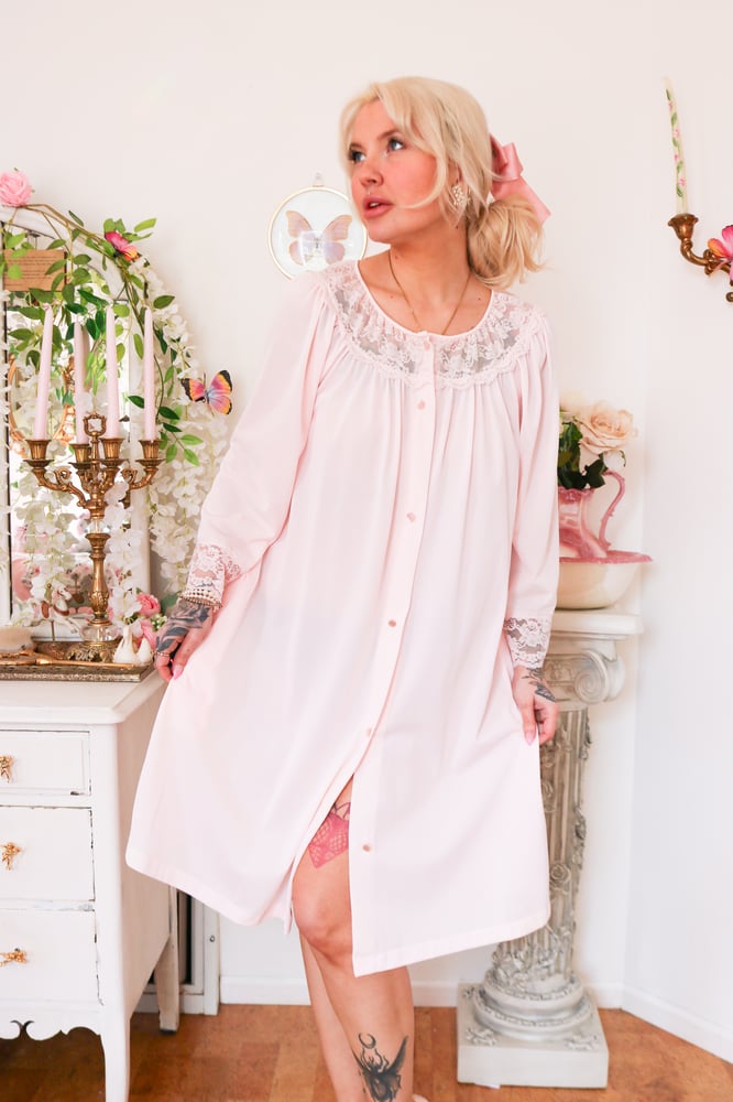 Image of Vintage 1970s Gilead Pastel Pink Button Up House Robe (Medium)