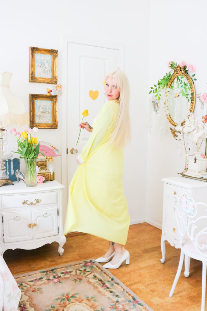 Image of Vintage 1960s Sunshine Yellow Peignoir With Floral Lace (Large)