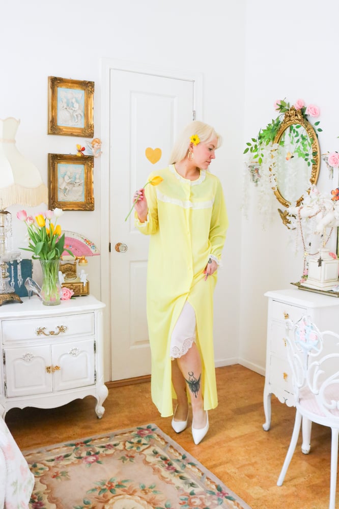 Image of Vintage 1960s Sunshine Yellow Peignoir With Floral Lace (Large)