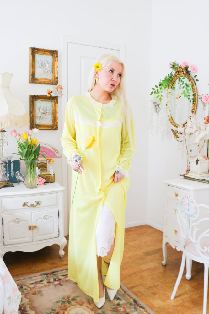 Image of Vintage 1960s Sunshine Yellow Peignoir With Floral Lace (Large)