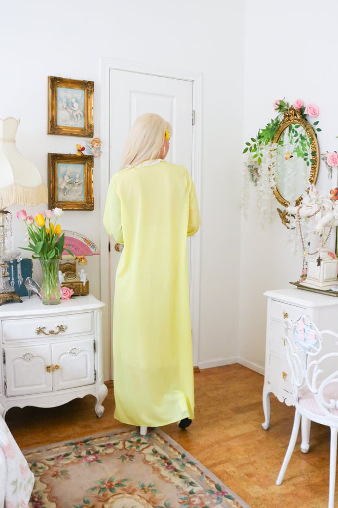 Image of Vintage 1960s Sunshine Yellow Peignoir With Floral Lace (Large)
