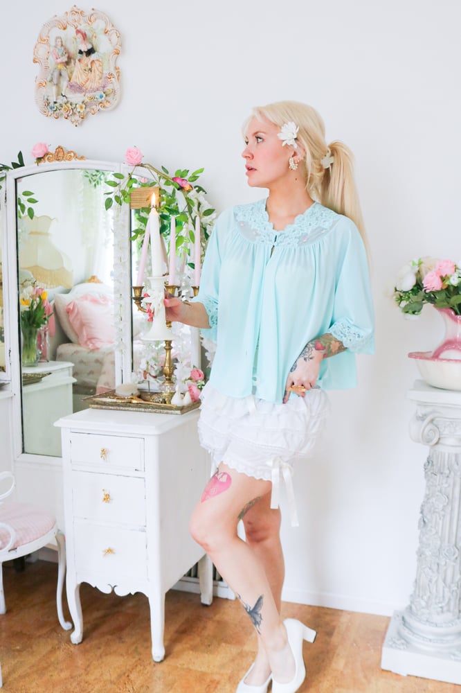 Image of Vintage 1970s Shadowline Pastel Blue Bed Jacket (Medium)