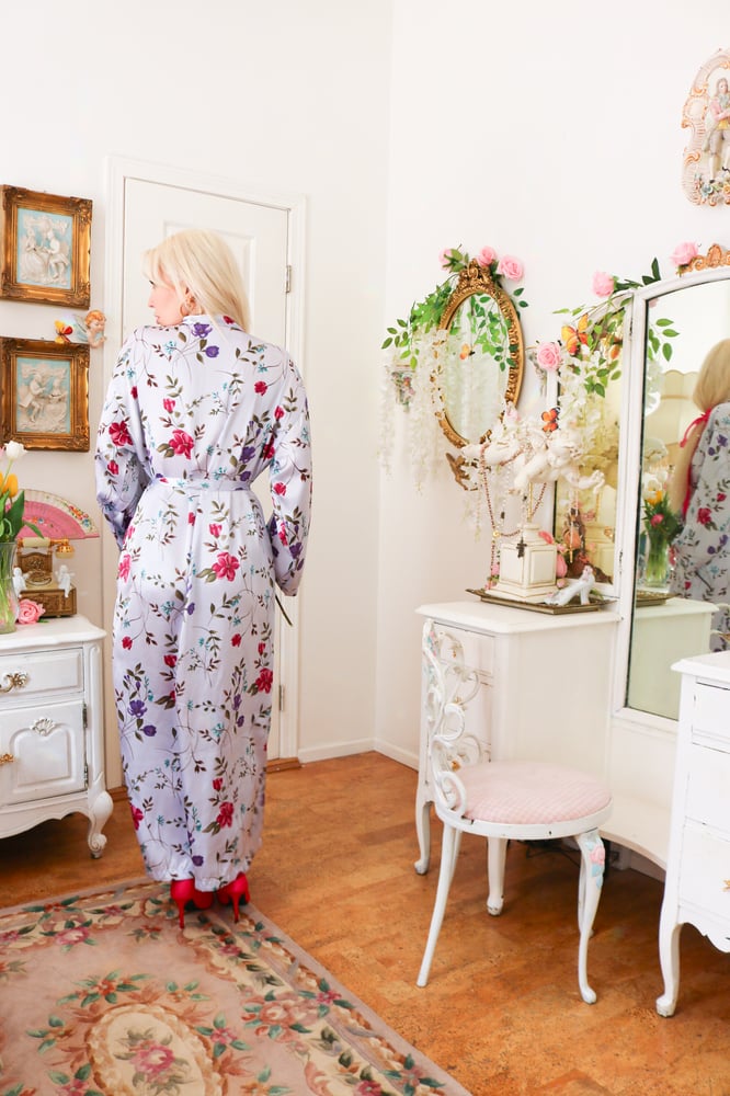 Image of Oscar De La Renta Pink Label Floor Length Lavender Floral Robe (Large)  