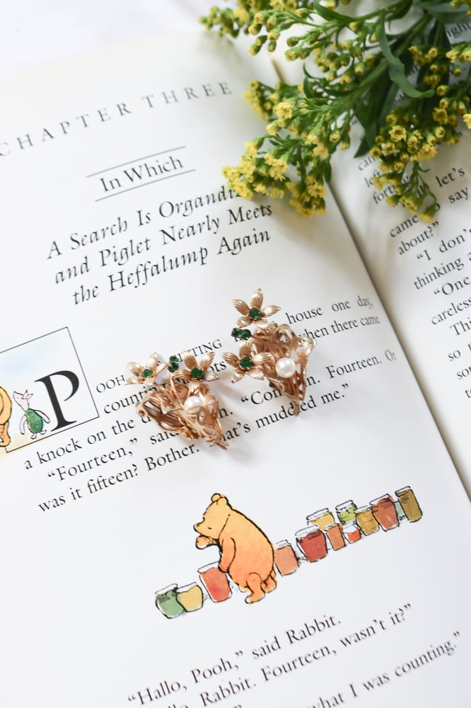 Image of Vintage Gold Toned Floral Bouquet Clip-on Earrings with Emerald Rhinestones