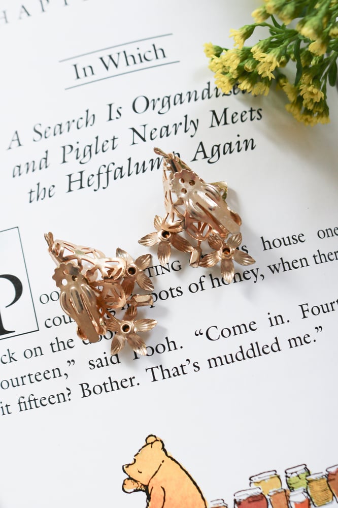 Image of Vintage Gold Toned Floral Bouquet Clip-on Earrings with Emerald Rhinestones