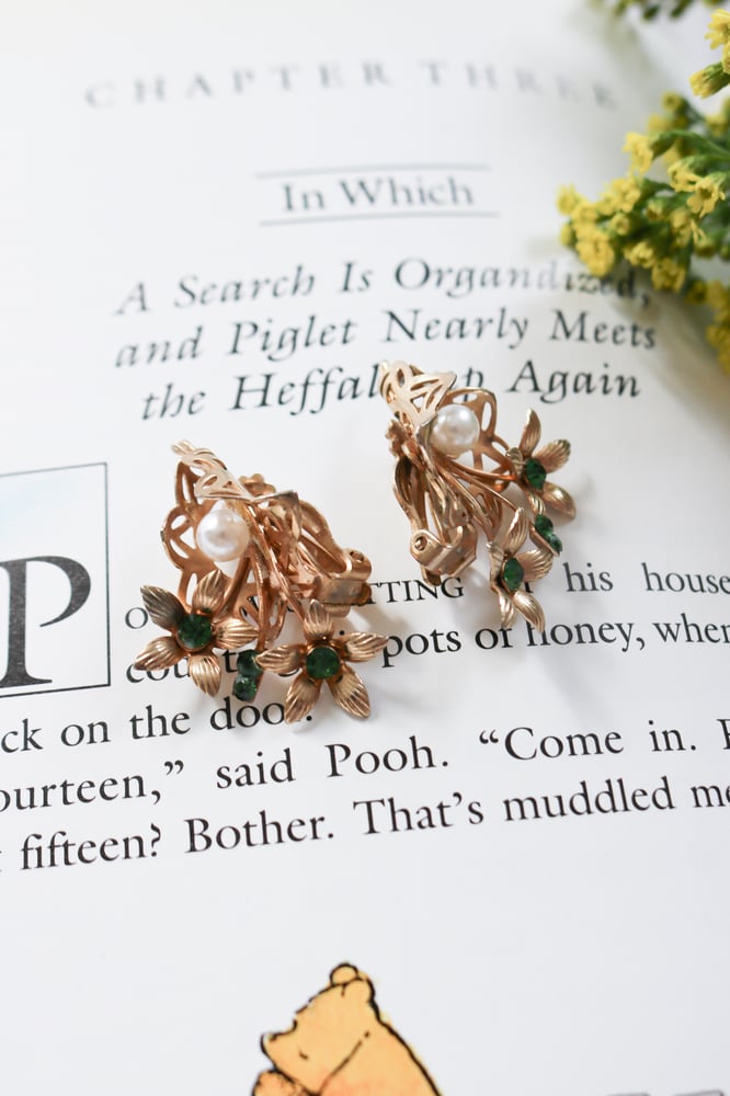 Image of Vintage Gold Toned Floral Bouquet Clip-on Earrings with Emerald Rhinestones