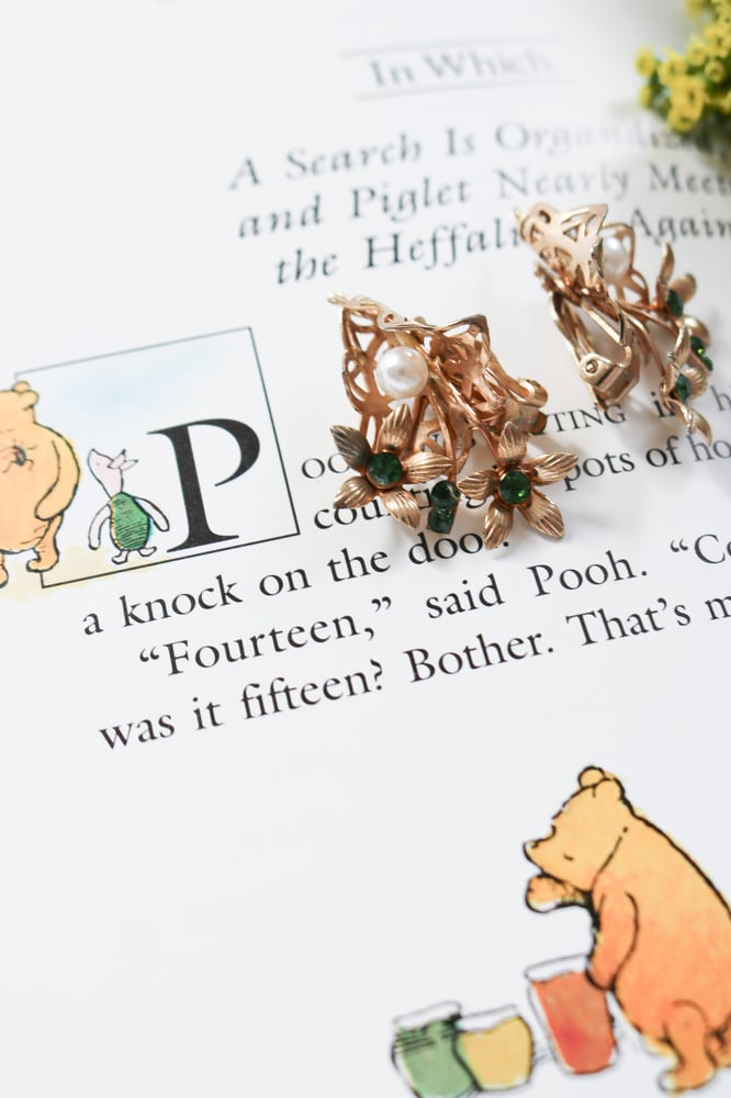 Image of Vintage Gold Toned Floral Bouquet Clip-on Earrings with Emerald Rhinestones