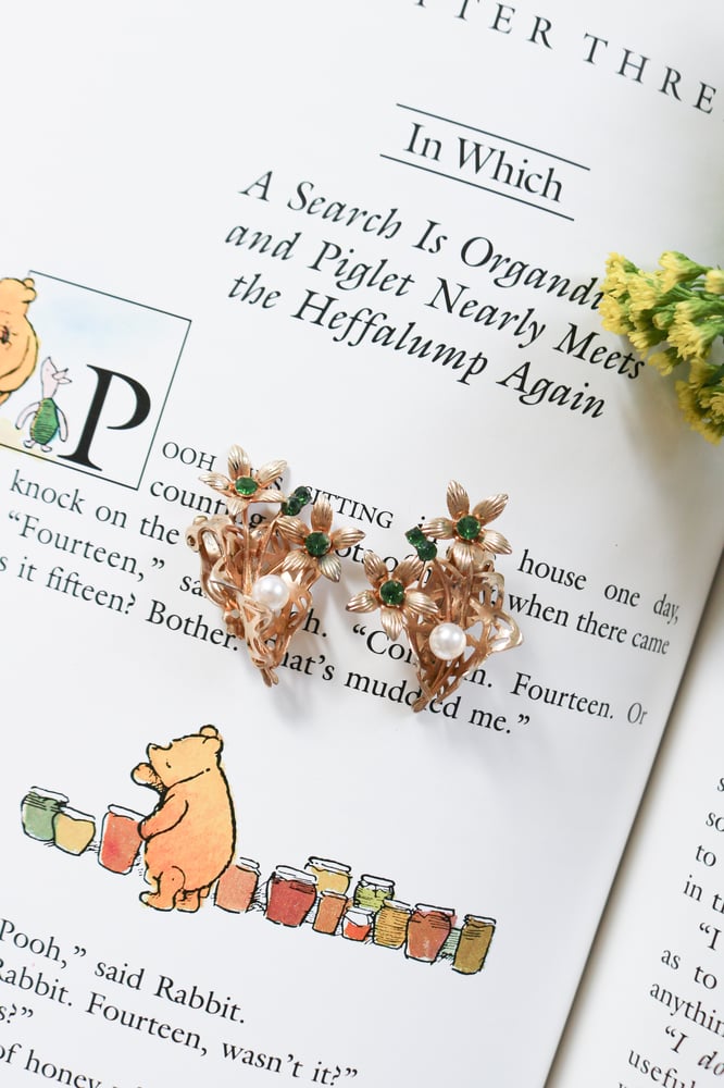 Image of Vintage Gold Toned Floral Bouquet Clip-on Earrings with Emerald Rhinestones