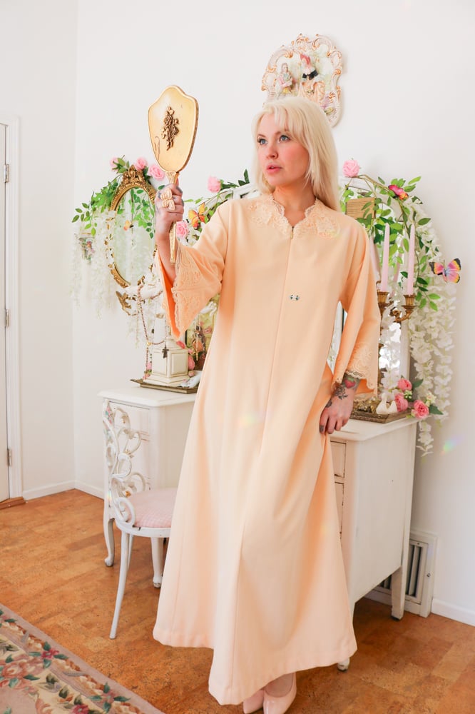 Image of Vintage 1960s Vanity Fair Peachy Zip Up Housecoat (P)