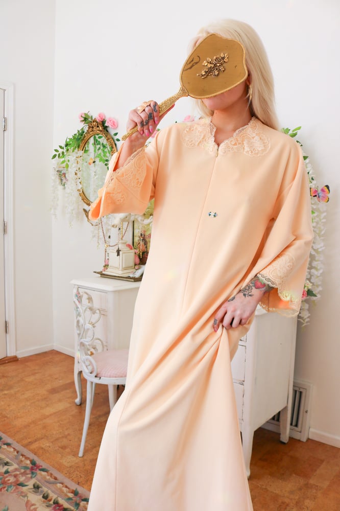 Image of Vintage 1960s Vanity Fair Peachy Zip Up Housecoat (P)