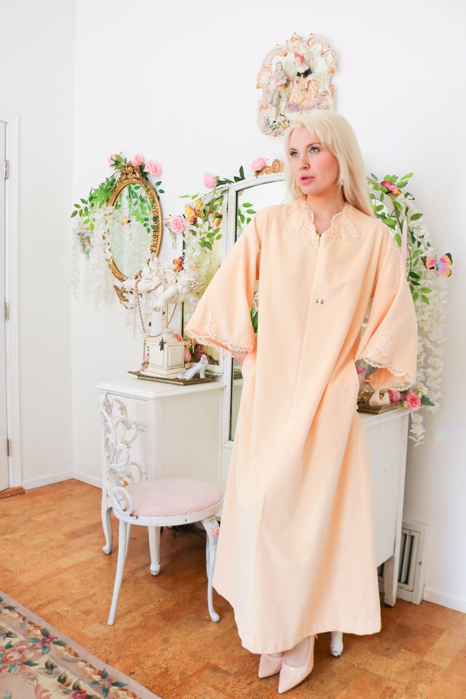 Image of Vintage 1960s Vanity Fair Peachy Zip Up Housecoat (P)