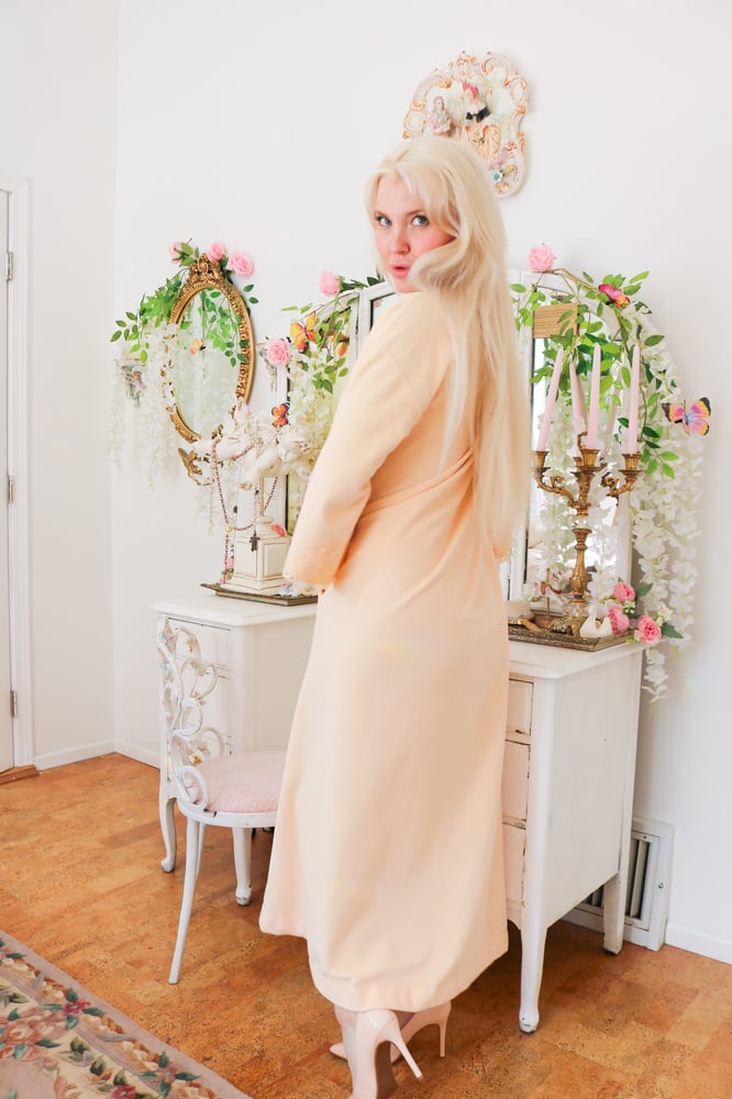 Image of Vintage 1960s Vanity Fair Peachy Zip Up Housecoat (P)
