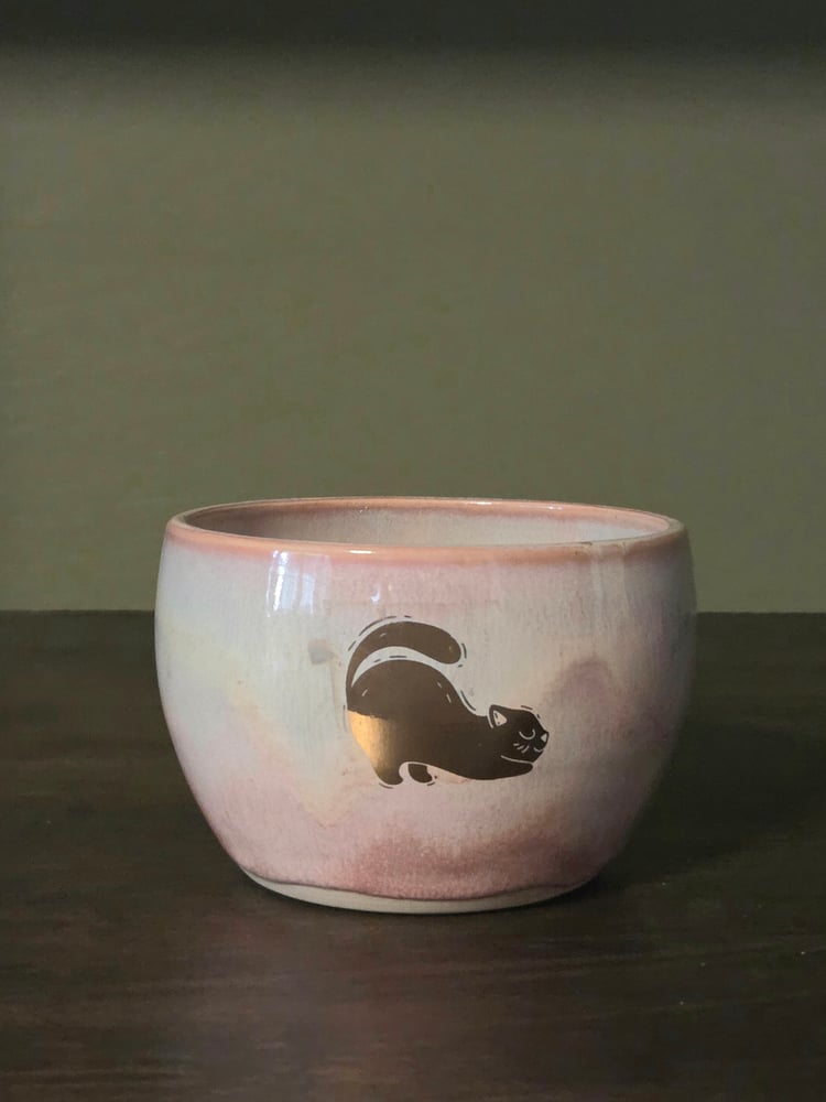 Image of Pinkish bowl with gold kittens