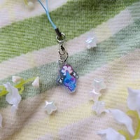 Image 2 of pikmin ❄️ epoxy phone charm