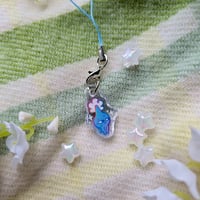 Image 3 of pikmin ❄️ epoxy phone charm