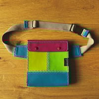 Image 2 of Riñonera patchwork de colores