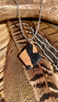 Cala Carbò - Collana Artigianale in Legno e Resina 