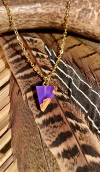 Triangolo Cala D'Hort - Collana Artigianale in Legno e Resina