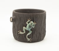 Image 1 of Tree Frog planter 2