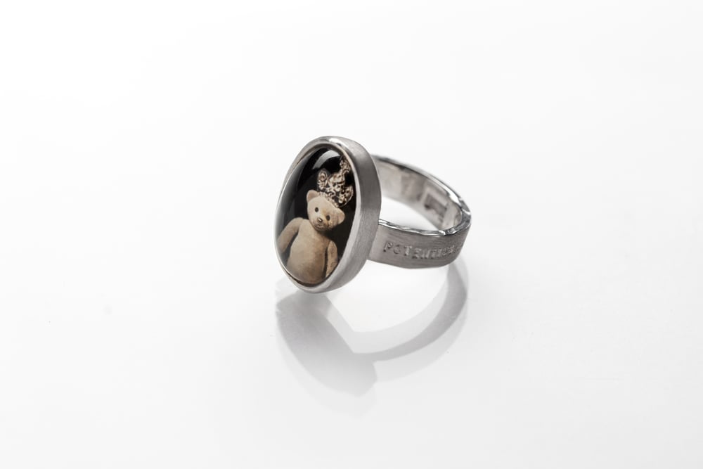Image of "Is the most.." teddy-bear’s silver ring with photo and rock crystal  · POTENTISSIMUM.. ·