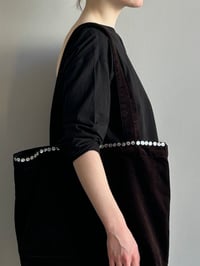 Image 3 of Velvet tote bag chocolate brown 