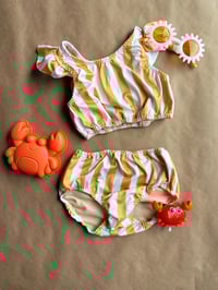 Image 2 of Flutter Shoulder 'Kini | LIMITED prints